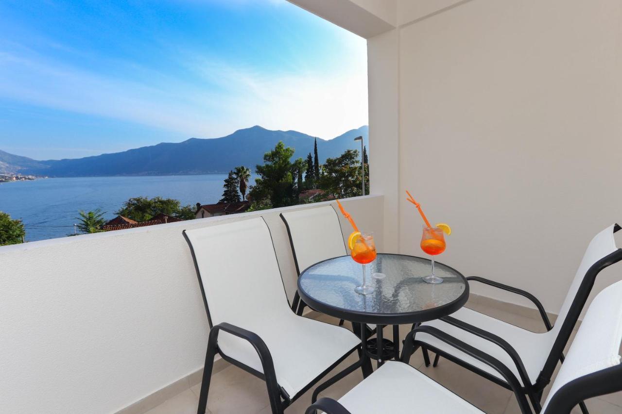 Sea Star Luxury Apartment Котор Екстериор снимка