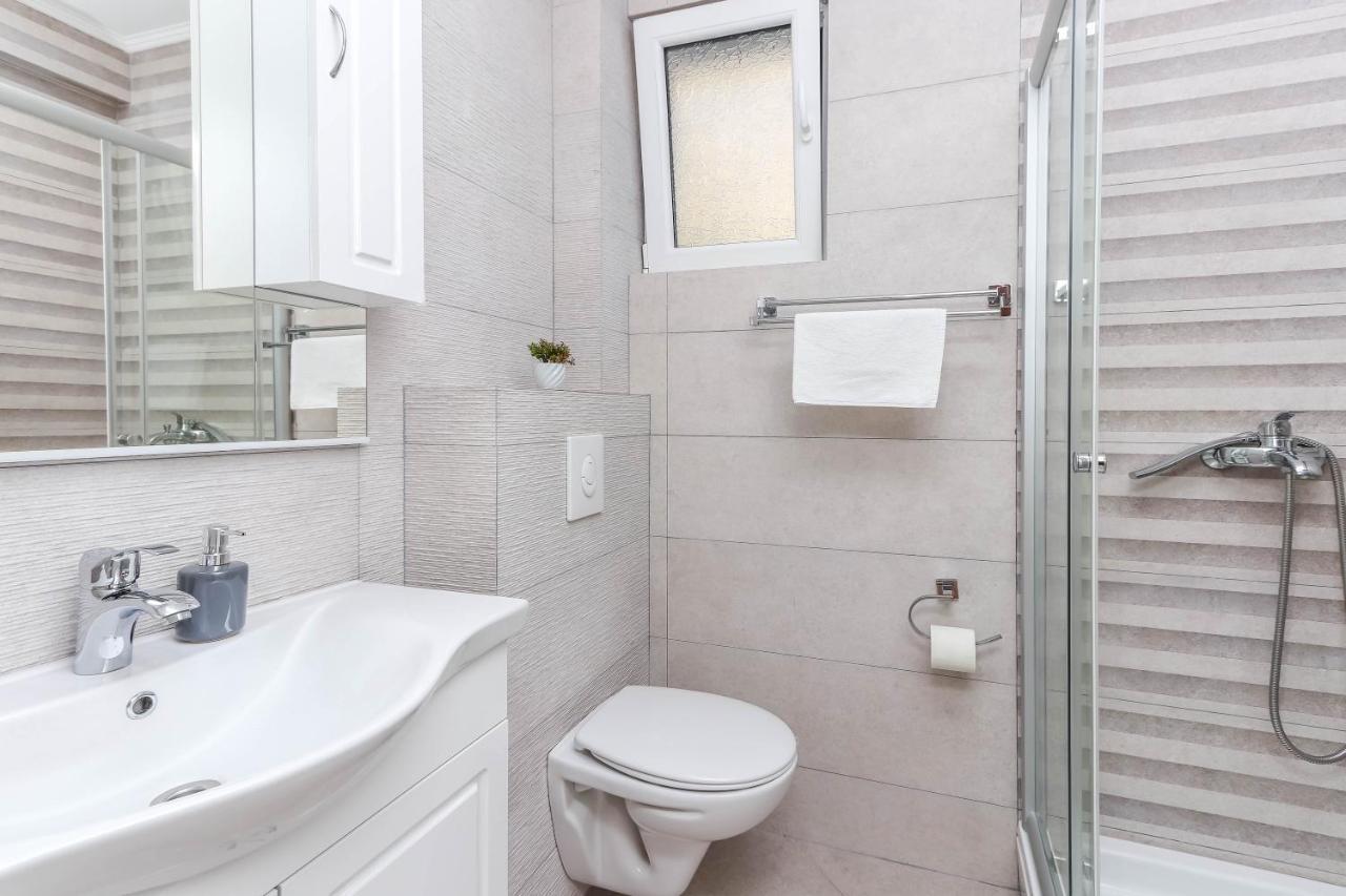 Sea Star Luxury Apartment Котор Екстериор снимка